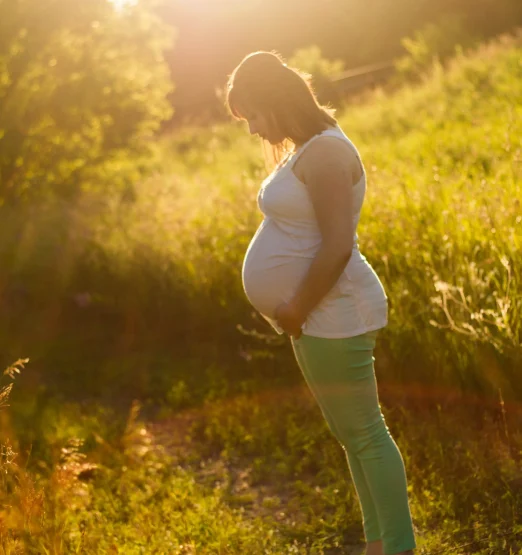 Capturing the Pregnancy Glow